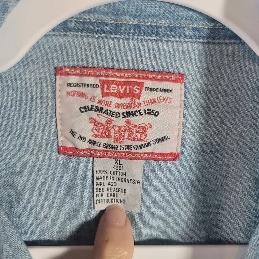 VTG Levi’s Youth XL 20 Denim Shirt Boys Red Tab Blue Cotton Button Up Distressed